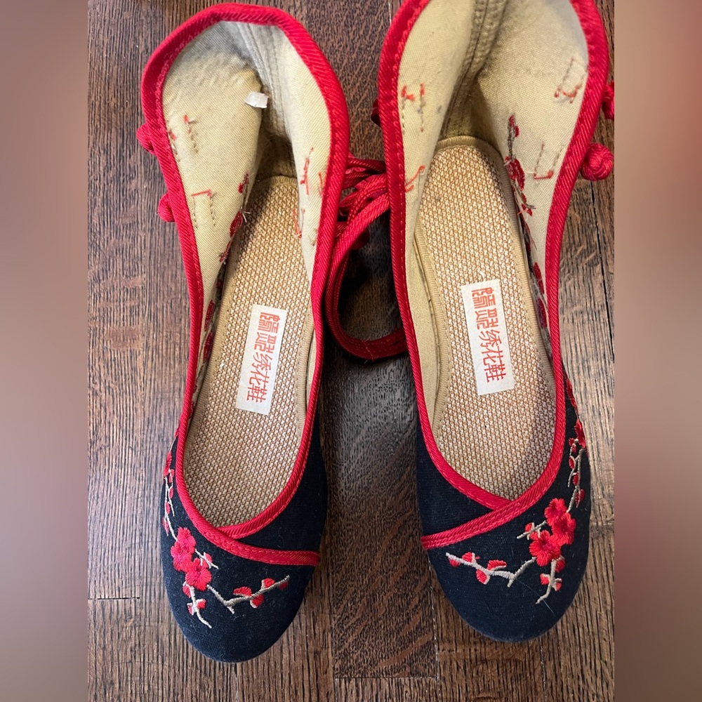 Embroidered Asian Style Platform Shoes